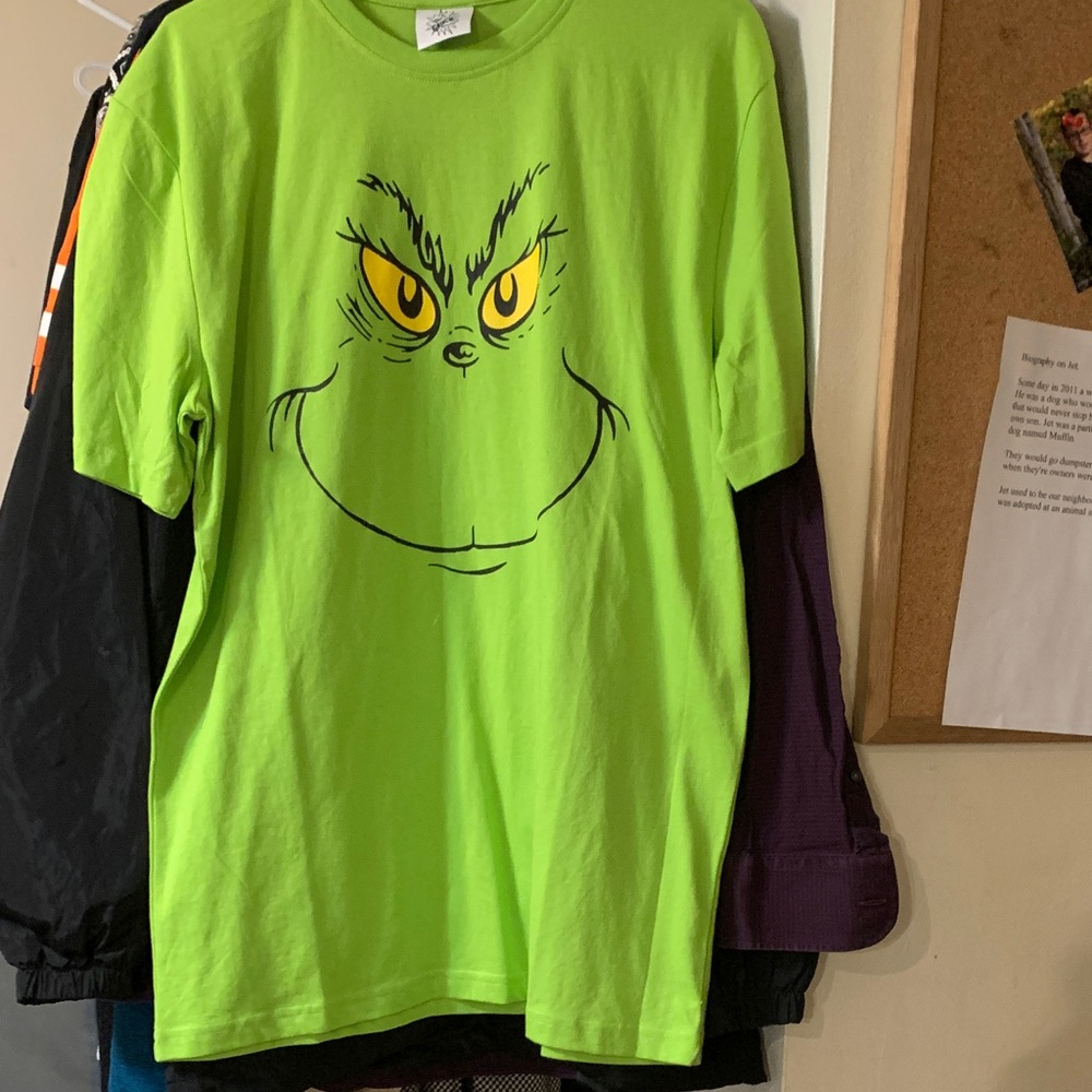 Dr. Seuss Bright Green Grinch Tee. NWT. Medium